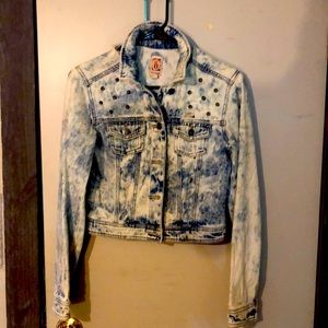 Distressed/acid washed Jean jacket